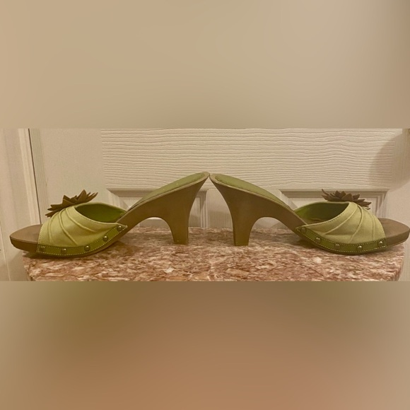BAMBOO Green Flower Shoes; Size 9; EUC. - Picture 3 of 8